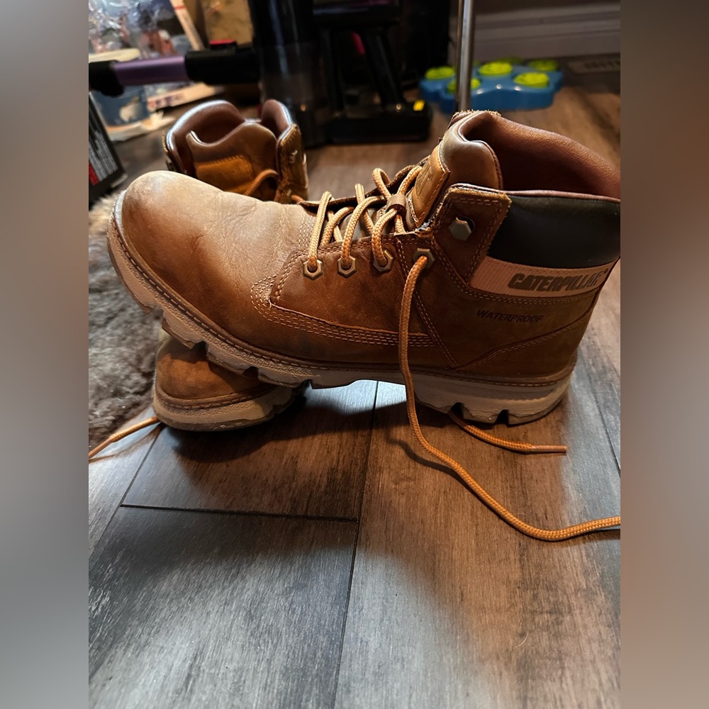Men’s Caterpillar boots 🥾